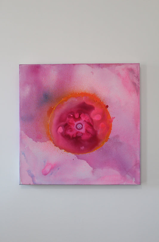 Vue complète de l'œuvre "L'origine de la magie", peinture originale vibratoire de Chloé Friot aux tons rose, mauve et orangé.